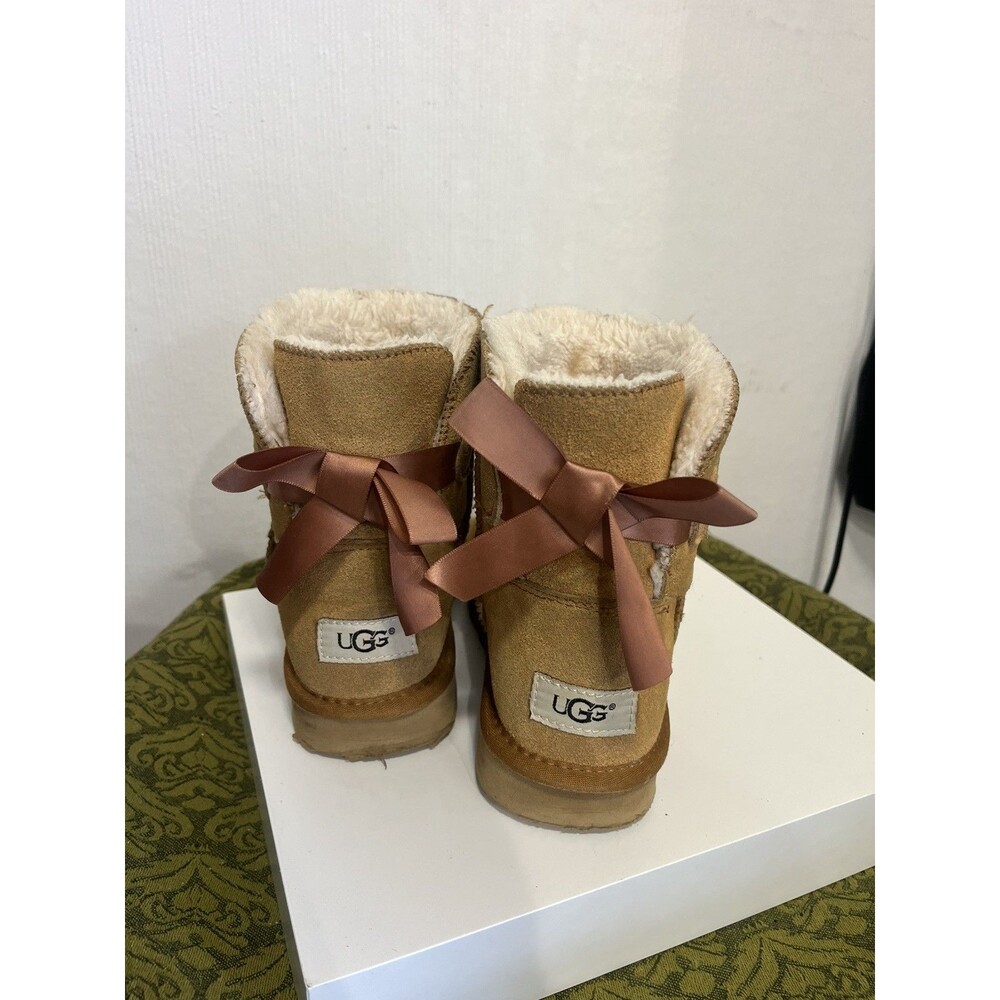 Women’s Ugg Bailey Bow Boots Chestnut Size 5